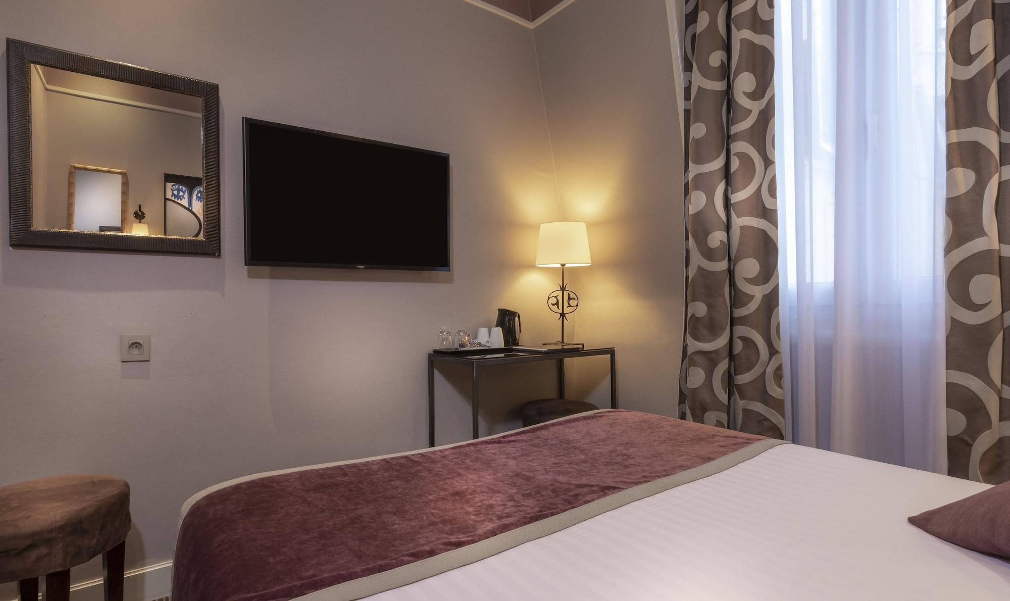 Du Bois Champs-elysées Hotel 3*