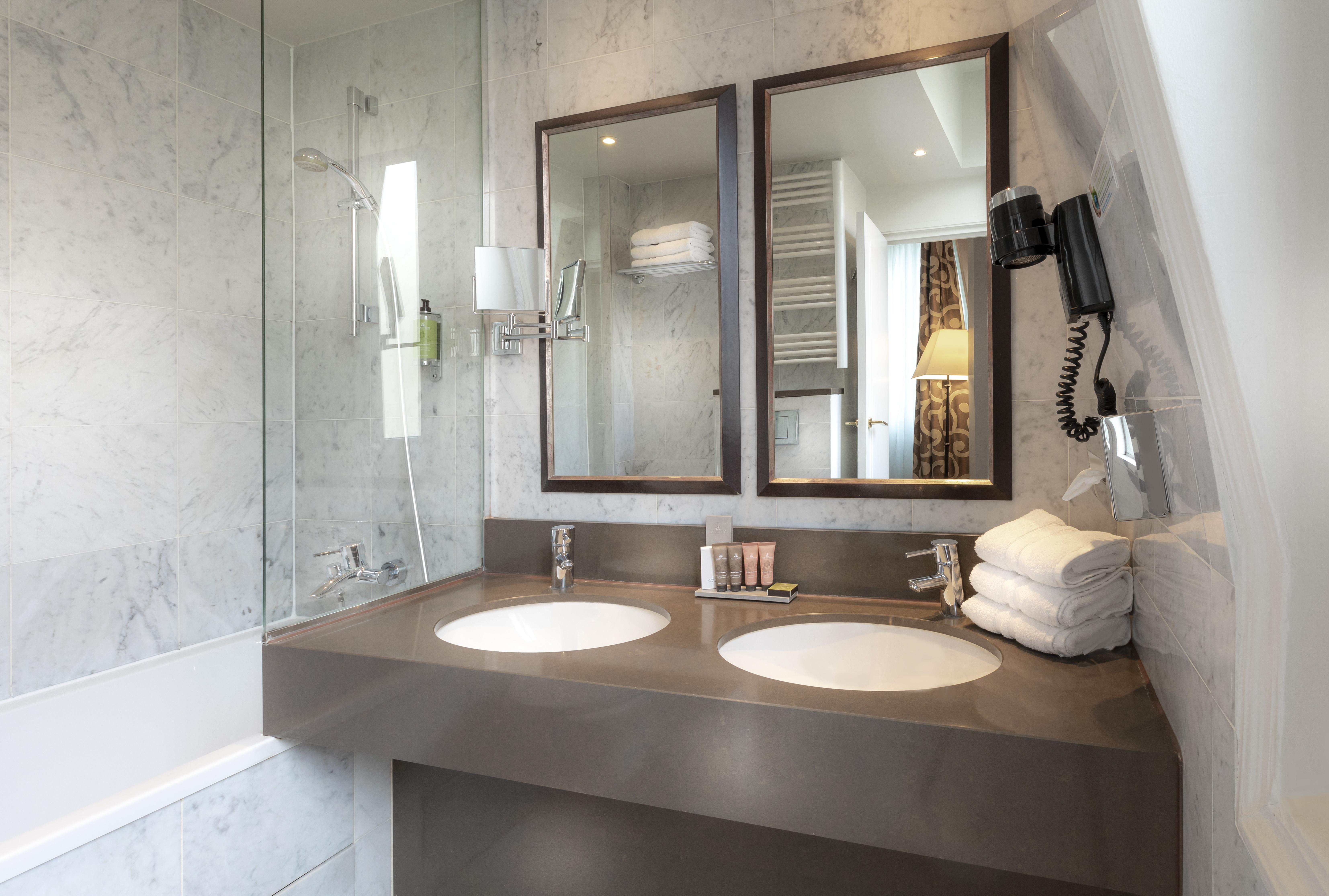 Du Bois Champs-elysées Hotel Parigi